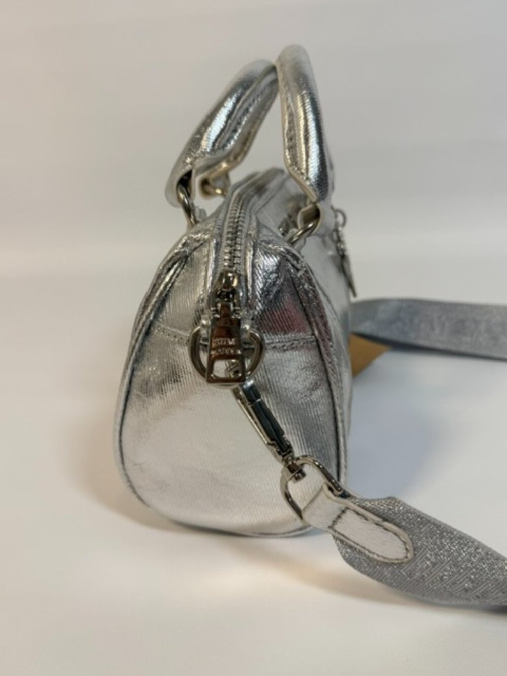 NWT Steve Madden Metallic Silver Heart Charm Shoulder Strap Handles - Picture 3 of 11